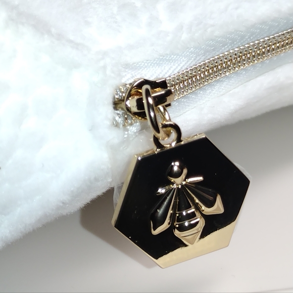 GUERLAIN White Fluffy Cosmetics Bag NEW Gold Hardware, 7"x8.5"X3", Bee Logo - Picture 10 of 12